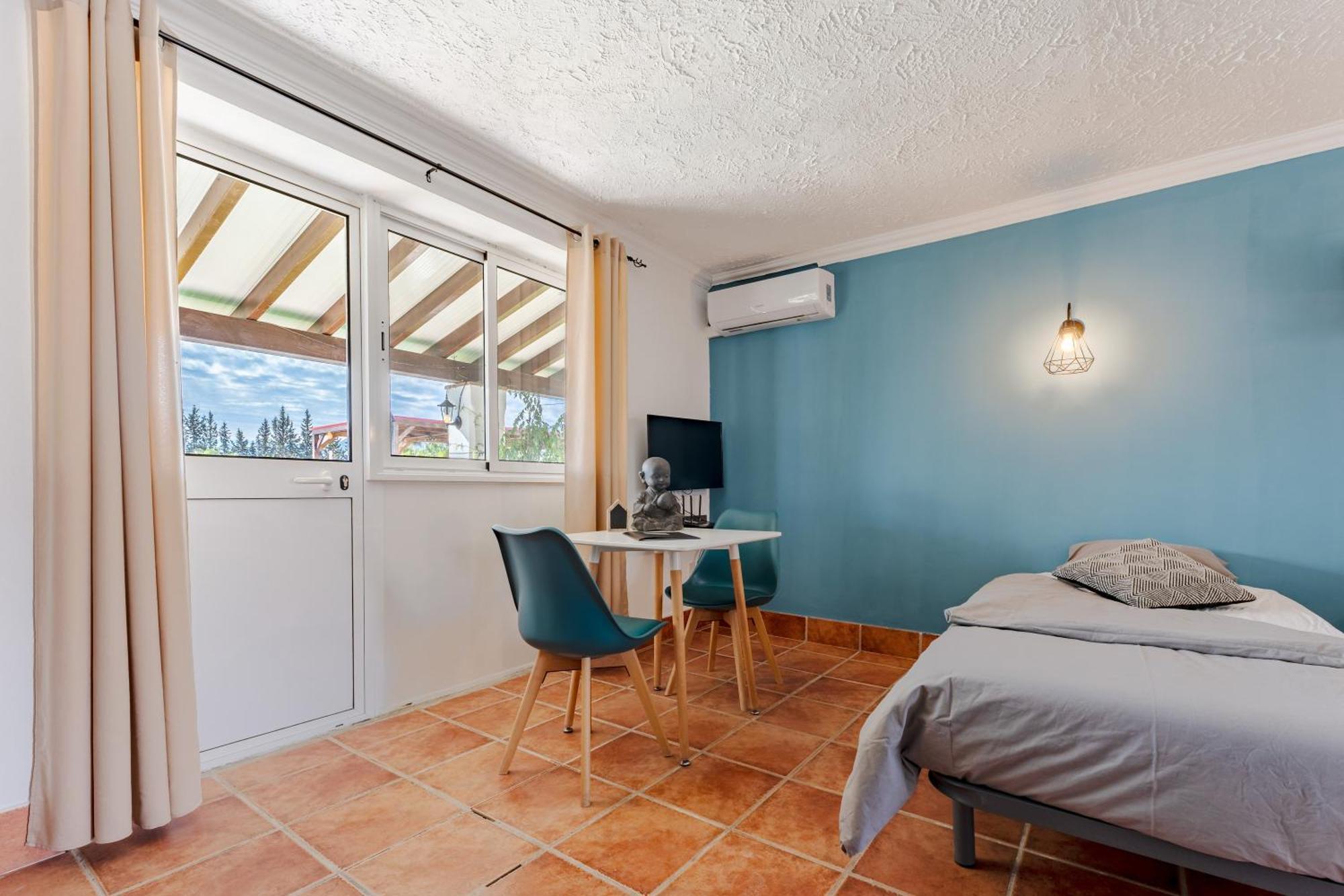 La Casa De Familia Bed & Breakfast Malaga Exterior photo