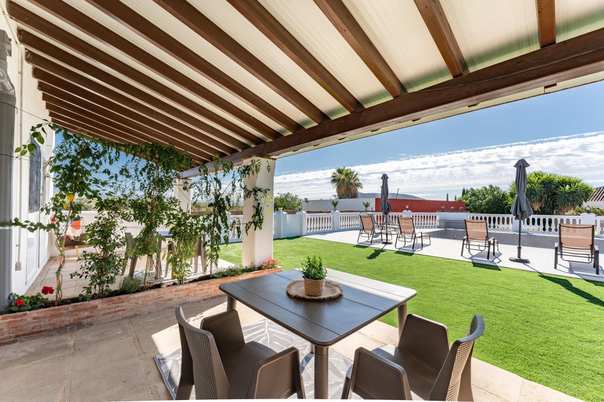 La Casa De Familia Bed & Breakfast Malaga Exterior photo
