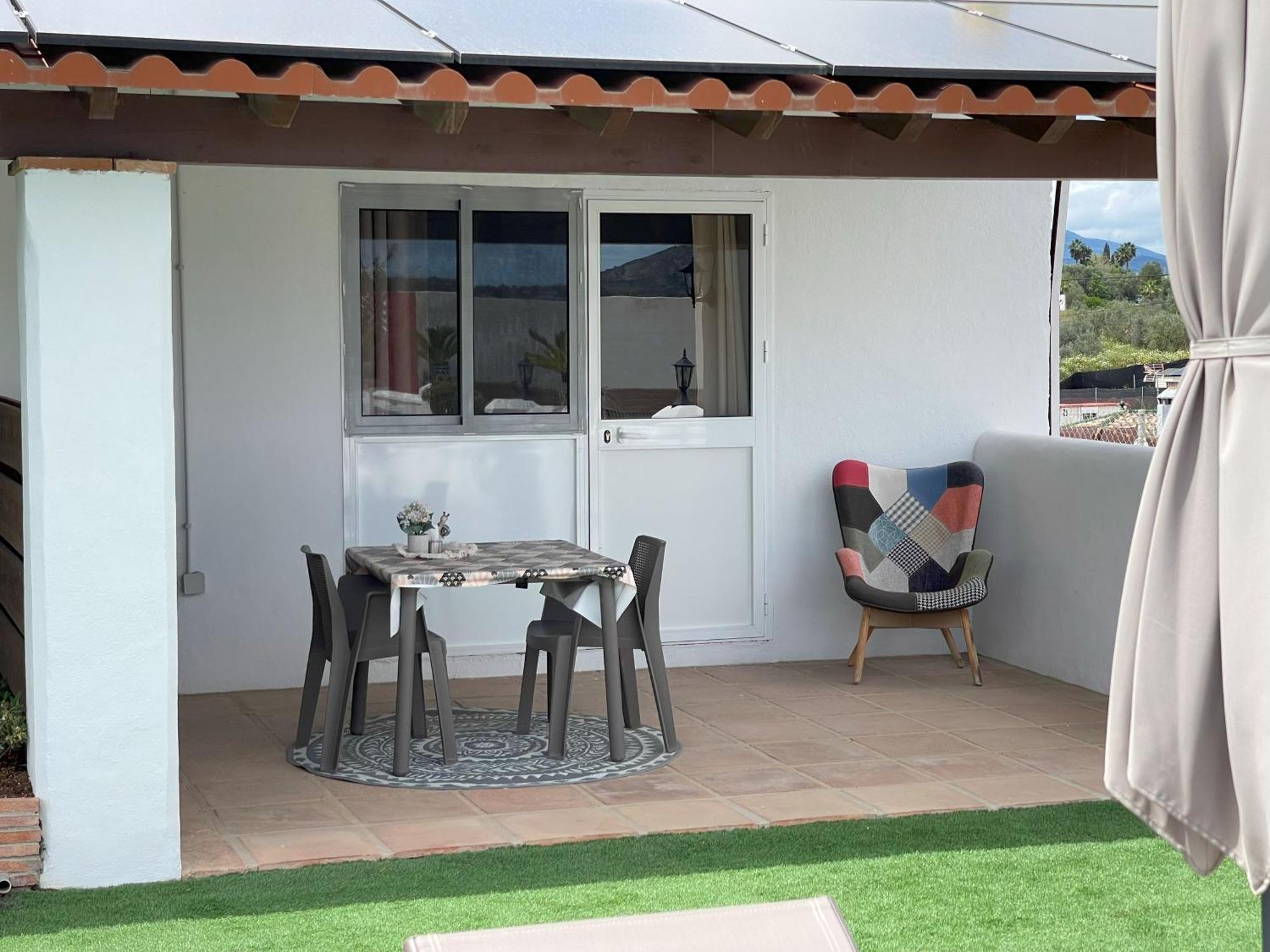 La Casa De Familia Bed & Breakfast Malaga Exterior photo